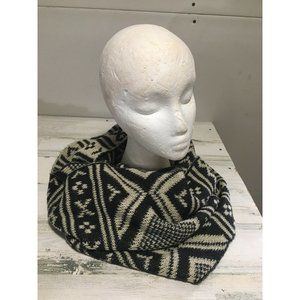 Charlotte Russe woman’s black/cream geometric patterned 23”x38” infinity scarf